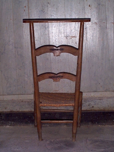 Ensemble de 11 chaises à prie-Dieu