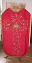 Ornement rouge 2 : chasuble et étole
