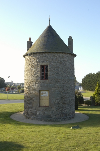Moulin du Domaine, avenue des Français Libres (Saint-Jouan-des-Guérets)