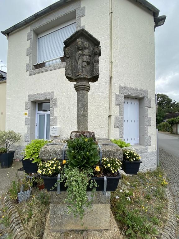 Croix de cimetière, actuellement croix monumentale (Pleucadeuc)