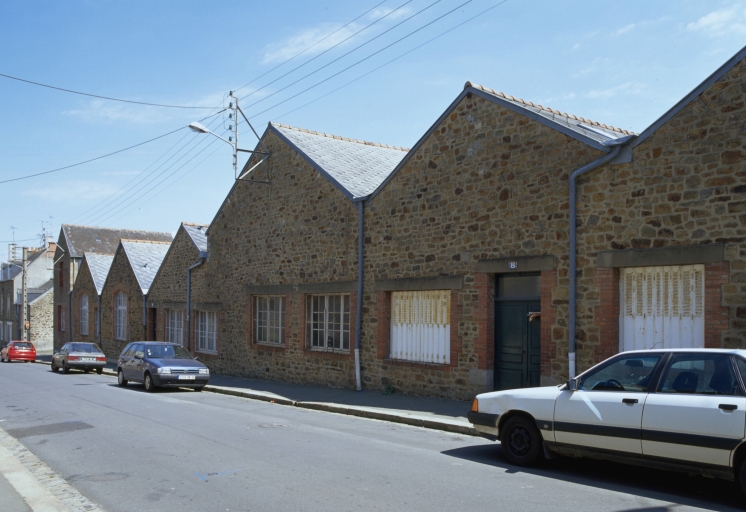 Usine de chaussures (usine de talons) Humbert, Machet et Bouqueau, puis Humbert, Le Bris et Nicoul, puis Le Bris et Nicoul, actuellement Nicoul, 8, 10 rue Gustave Flaubert ; 4, 6 rue du Père Maunoir (Fougères)