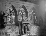 Verrière (3, verrière figurée) : Apparition de la Vierge (baies 4, 6 et 8), église paroissiale Notre-Dame-de-Roscudon (Pont-Croix)