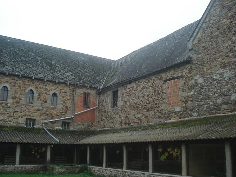 Cloître de l'abbaye de Boquen (Plénée-Jugon)