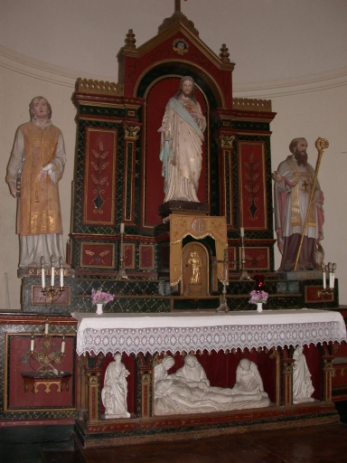 Ensemble du maître-autel : autel, tabernacle, 2 gradins d'autel, retable, 3 degrés d'autel