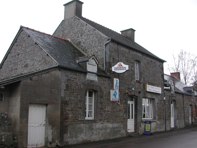 Maison, place des Charrons (Lourmais)