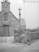 Croix de cimetière : Christ en croix, chapelle Notre-Dame (Lézardrieux)