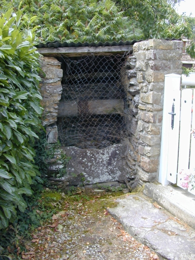 Puits, l'Eméheuc ; Laimeheuc (Maxent)