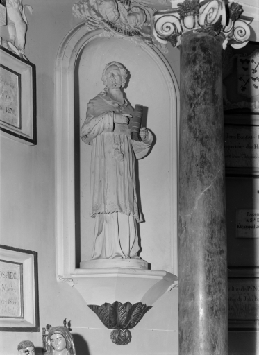Ensemble de 2 statues : Saint Charles Borromée ; Sainte Agathe, église paroissiale Saint-Pierre (Carhaix-Plouguer)