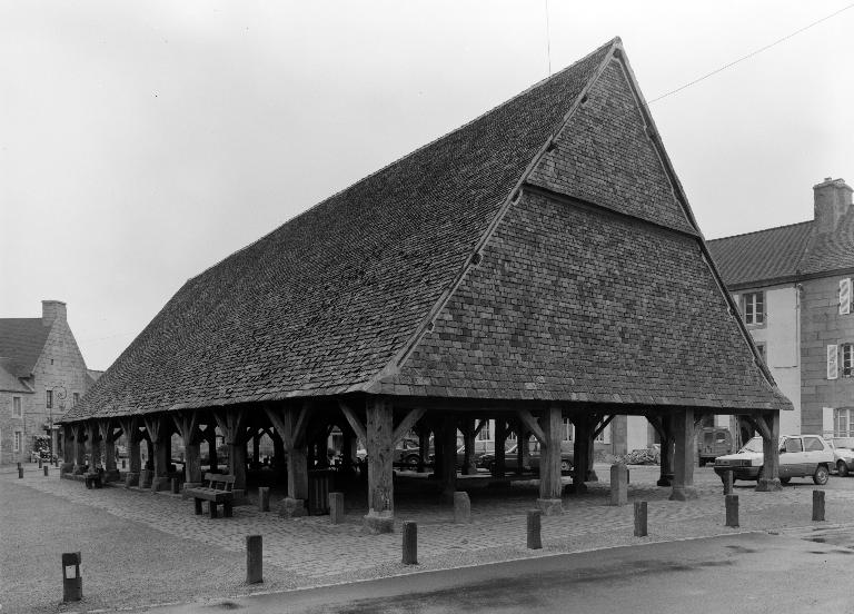 Halle, place du Général de Gaulle (Plouescat)