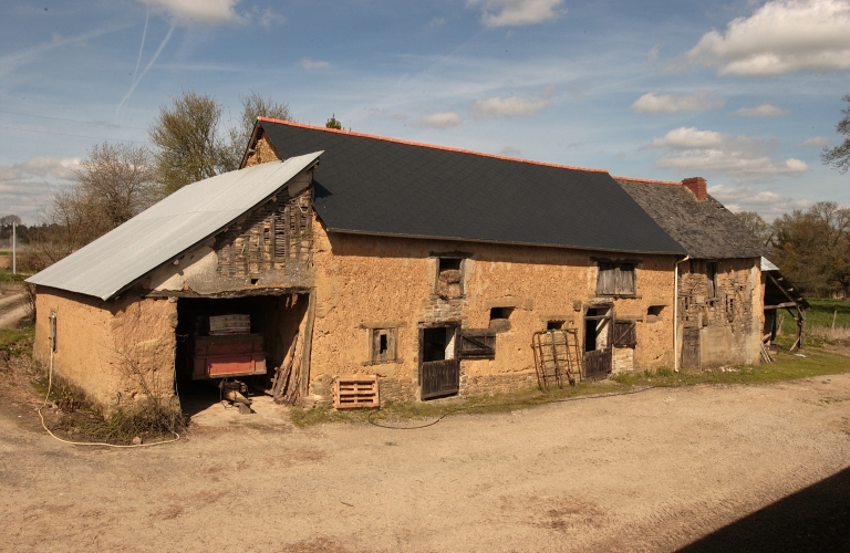 Alignement de trois maisons, le Haut Chenay (Melesse)