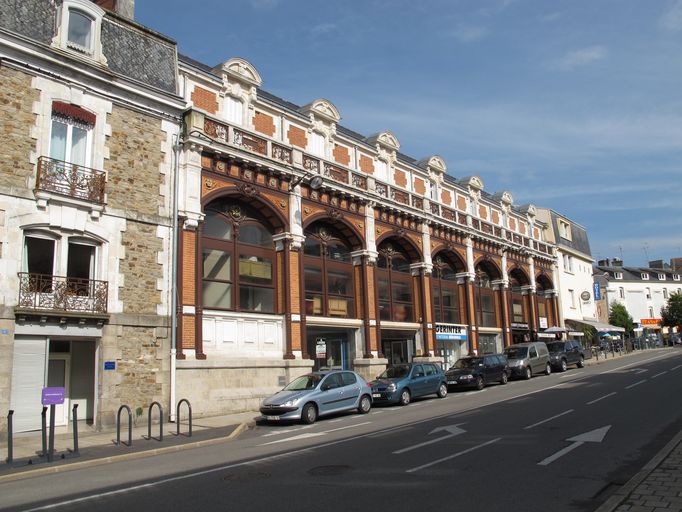 Édifice commercial dit établissements Petit-Fers, anciennement maison Jean Petit, puis Petit-Frères successeurs, 3, 5, 7 rue Alain Le Grand (Vannes)