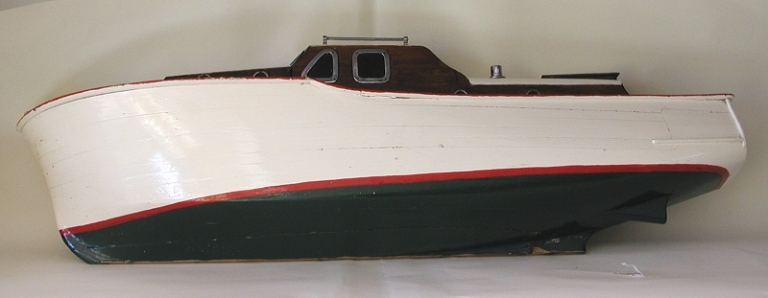 Demi-coque du bateau de plaisance "Rheginéa"