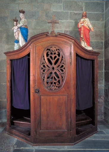 Confessionnal 2 (Saint-Pierre-de-Plesguen fusionnée en Mesnil-Roc'h en 2019)