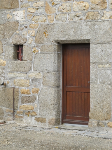 Maison, le Rocher Jean (Saint-Étienne-en-Coglès fusionnée en Maen Roch en 2017)