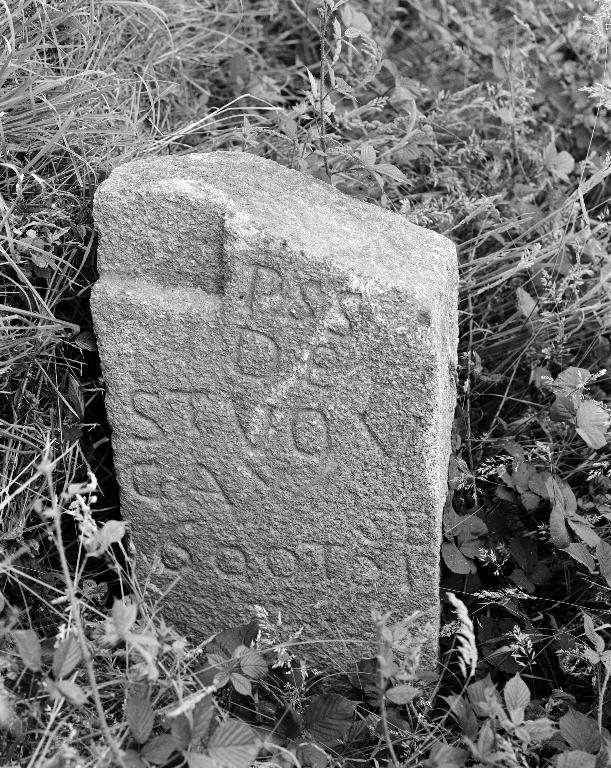 Borne de corvée, Liorzou (Plounévez-Lochrist)