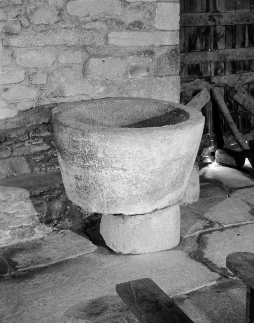 Fonts baptismaux (cuve baptismale), chapelle Saint-Gobrien (Saint-Servant-sur-Oust)