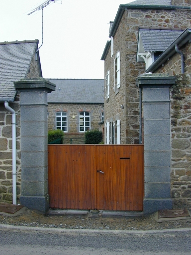 École, rue des Bas Chemins (Saint-Coulomb)