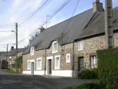 Alignement de deux maisons, la Mâre (Saint-Père-Marc-en-Poulet)