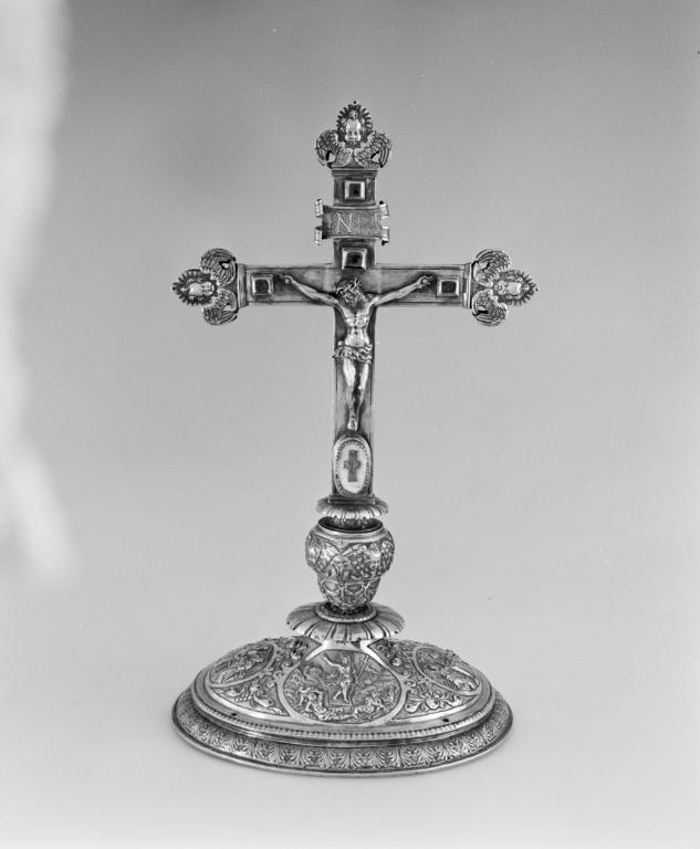 Croix-reliquaire, abbaye de bénédictins Saint-Gildas, de bénédictins de la congrégation de Saint-Maur, de soeurs de la charité de Saint-Louis (Saint-Gildas-de-Rhuys)