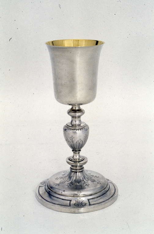Calice (3), abbaye de bénédictins Saint-Gildas, de bénédictins de la congrégation de Saint-Maur, de soeurs de la charité de Saint-Louis (Saint-Gildas-de-Rhuys)