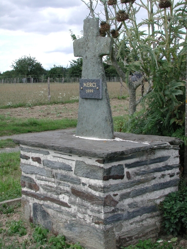 Croix de chemin, près de la Bigoterie (Bains-sur-Oust)