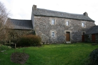Ensemble de deux maisons, Quillioguès (Le Cloître Saint-Thégonnec)