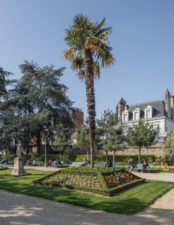Jardin public, dit Le Thabor, rue de Paris ; place Saint-Melaine ; rue de la Palestine ; boulevard de la Duchesse-Anne (Rennes)