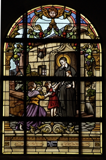 Verrières à personnages des baies 1, 2, 5, 7 : Saint Vincent de Paul, Bienheureuse Jeanne d'Arc, Education de la Vierge, Saint Julien