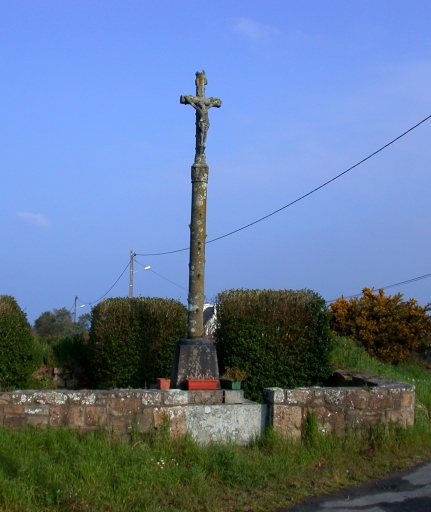 Croix de chemin, rue de Kerieg (Trélévern)