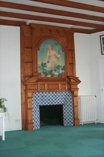 Ensemble de meubles de salle à manger : 2 placards-buffets, 2 vantaux, cheminée