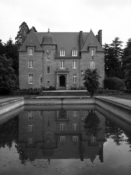 Château de Ker-Armel ou de Ker-ar-Begh, aujourd'hui maison de retraite, rue de Saint Denis (Ploërmel)
