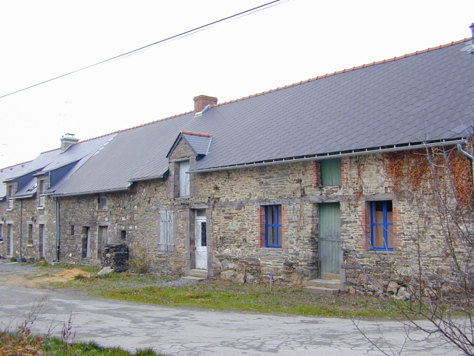 Alignement de sept logis, la Herviais (Pipriac)