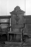 Fauteuil de célébrant, église paroissiale Saint-Claude (Rostrenen)