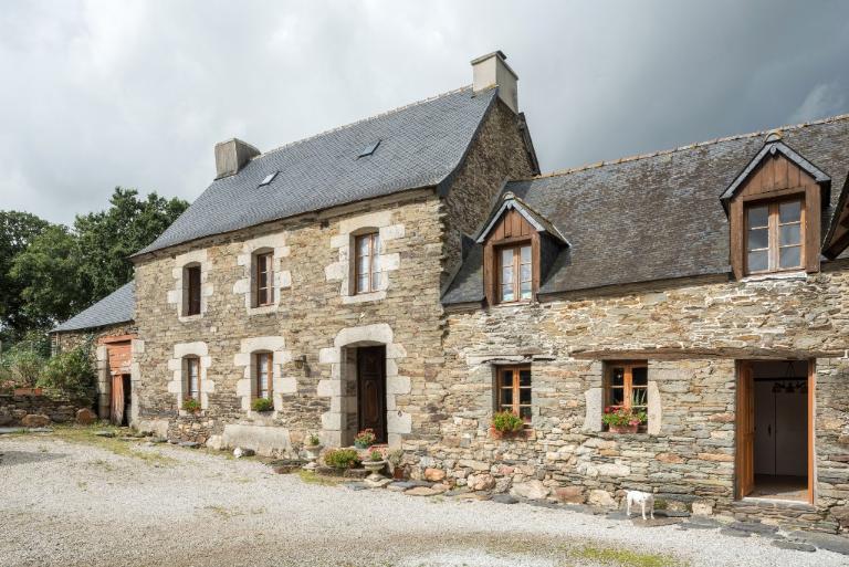 Maison de marchand de toiles, 2 la Ville-au-Chevalier (Le Quillio)