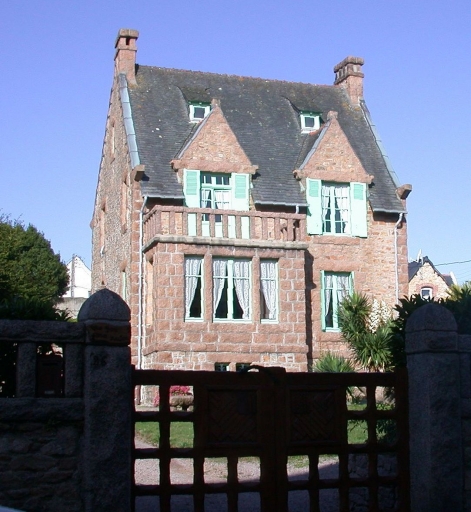 Maison de villégiature, 26 rue du Général de Gaulle, Sainte-Anne (Trégastel)