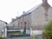 Alignement de deux maisons, le Breil aux Oyons (Pipriac)