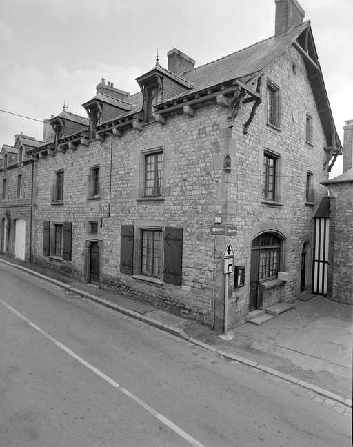 Maison, magasin de commerce, 5, Rue des Hurlières (Châtillon-en-Vendelais)