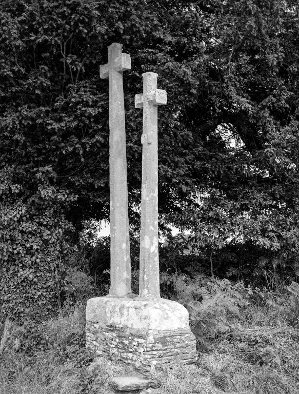 Croix de chemin, dite Croix Guyot, au sud de Bézon (Ploërmel)
