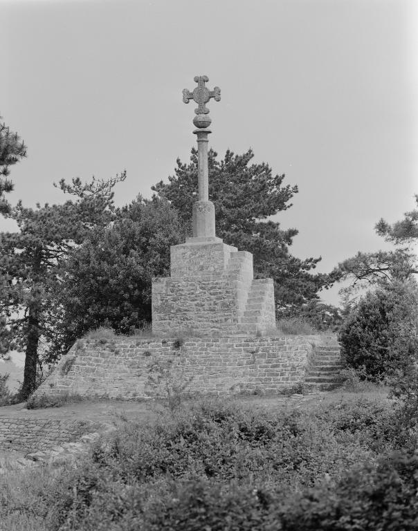 Croix monumentale, pointe de Trec'h (Île-aux-Moines)