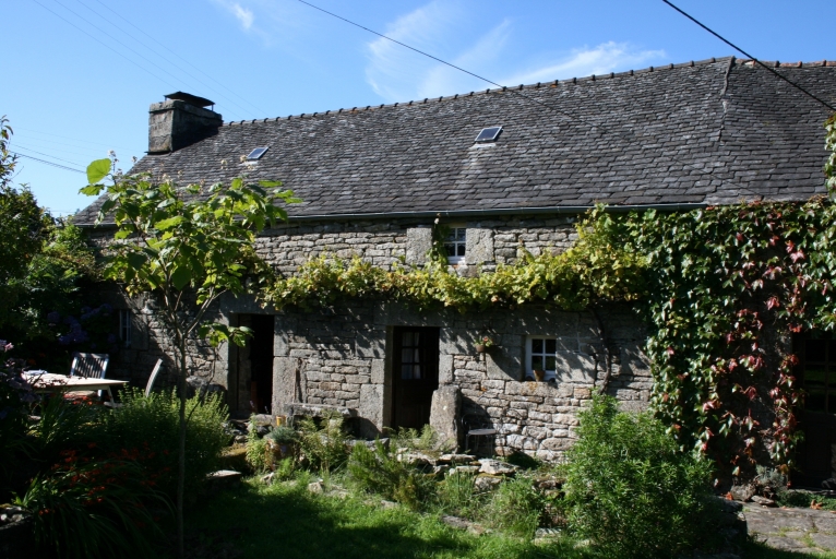 Ensemble de deux anciennes fermes, Kerelcun (La Feuillée)