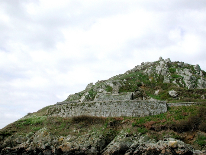 Batterie et corps de garde de Cosmoguer, Île-aux-Moines (Perros-Guirec)