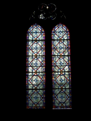 Verrière de la baie 11 (verrière décorative) : Le Christ et le Tétramorphe, anges thuriféraires