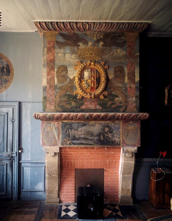 Cheminée de la "Chambre de Judith", Maillé (Plounévez-Lochrist)
