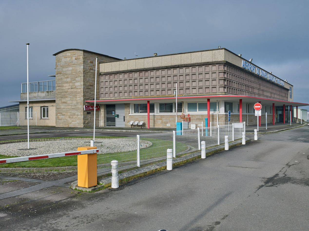 Aéroport de Dinard-Pleurtuit-Saint-Malo, le Bois Thomelin (Pleurtuit)