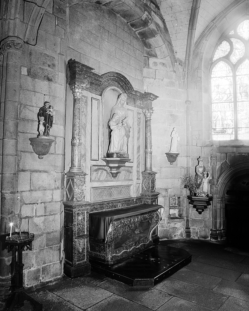 Autel, retable (autel secondaire, autel tombeau, retable architecturé) : de sainte Anne, cathédrale de Saint-Paul-Aurélien (Saint-Pol-de-Léon)