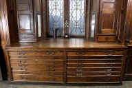 Meubles de sacristie : chasublier, 8 armoires de sacristie, lambris de revêtement