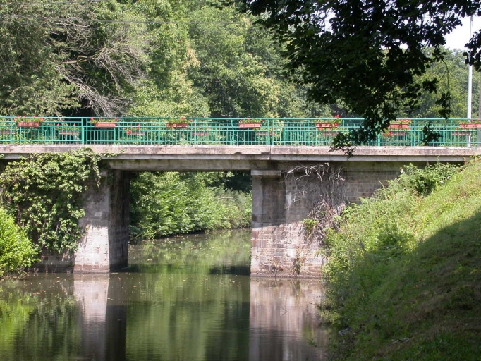 Pont, Bazouges-sous-Hédé, la Guénaudière (Bazouges-sous-Hédé fusionnée avec Hédé pour former la commune de Hédé-Bazouges en 2009)