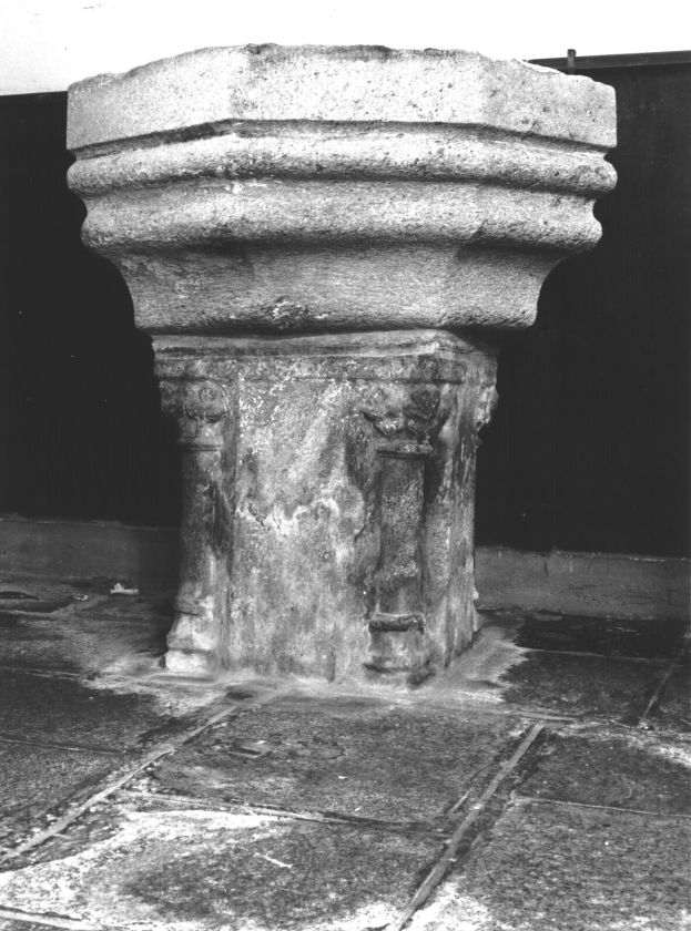 Fonts baptismaux, église Saint-Samson (Helléan)