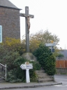 Croix monumentale, rue de la Ville Croix (Saint-Coulomb)